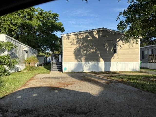 Manufactured home in Davie, FL 33325