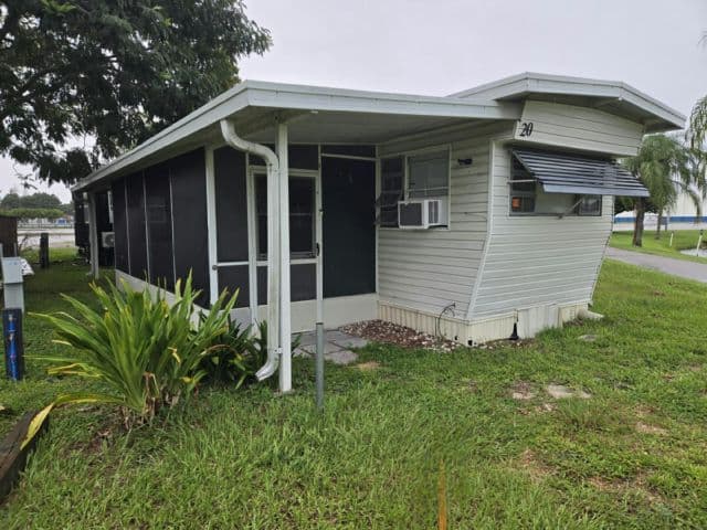 Manufactured home in Auburndale, FL 33823