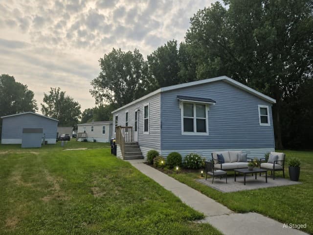 Manufactured home in Lakeville, MN 55044