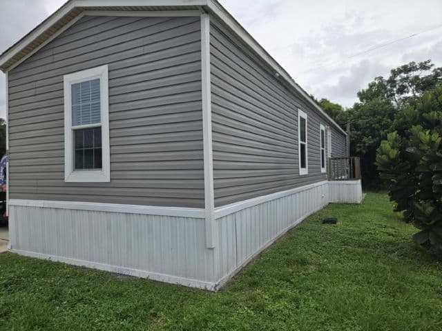 Manufactured home in Palmetto, FL 34221