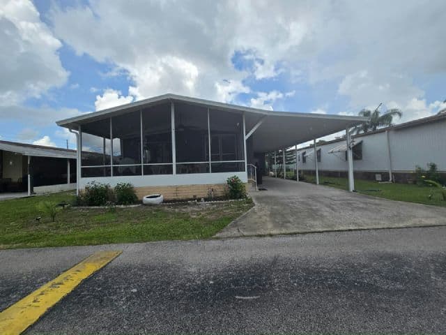 Manufactured home in Apopka, FL 32712