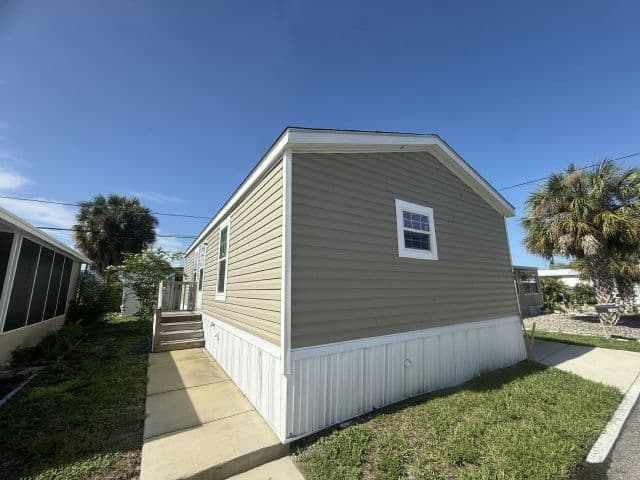 Manufactured home in St. Petersburg, FL 33709