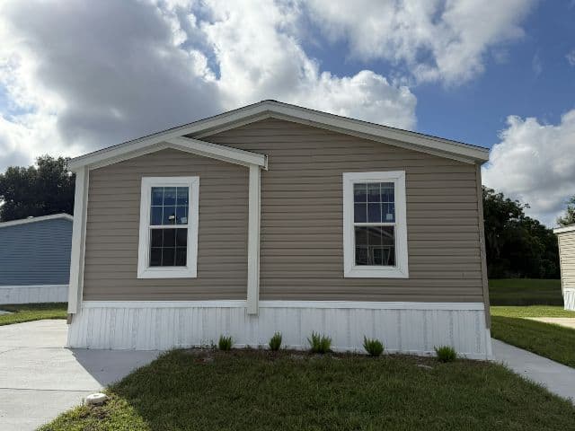 Manufactured home in Orlando, FL 32826