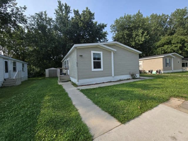 Manufactured home in Lakeville, MN 55044