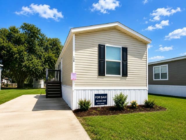 Manufactured home in Lakeland, FL 33809
