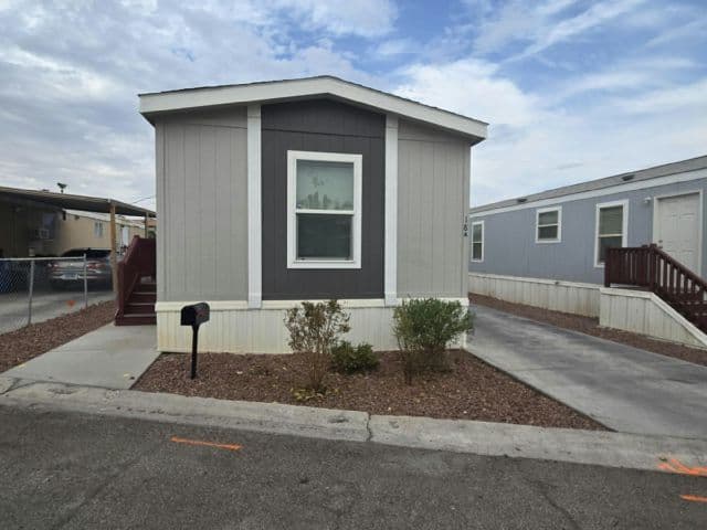 Manufactured home in Las Vegas, NV 89121