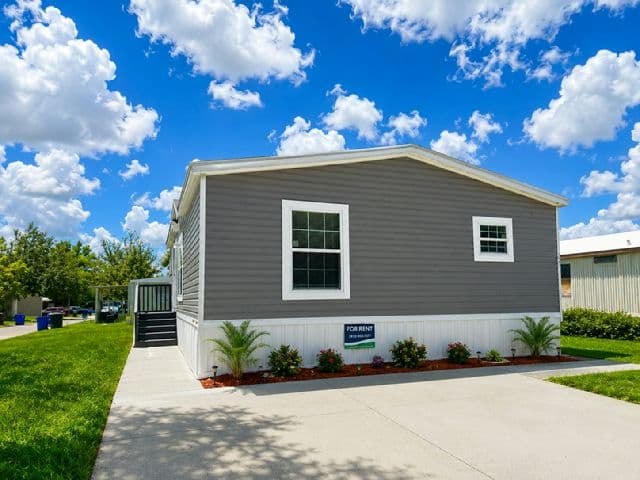 Manufactured home in Tampa, FL 33610