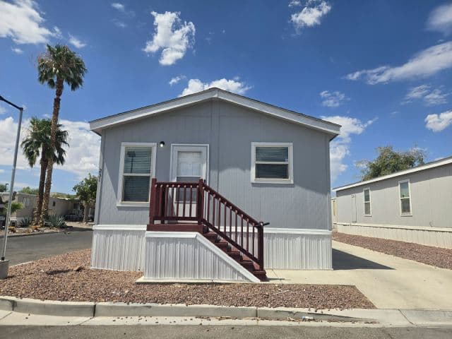 Manufactured home in Las Vegas, NV 89104