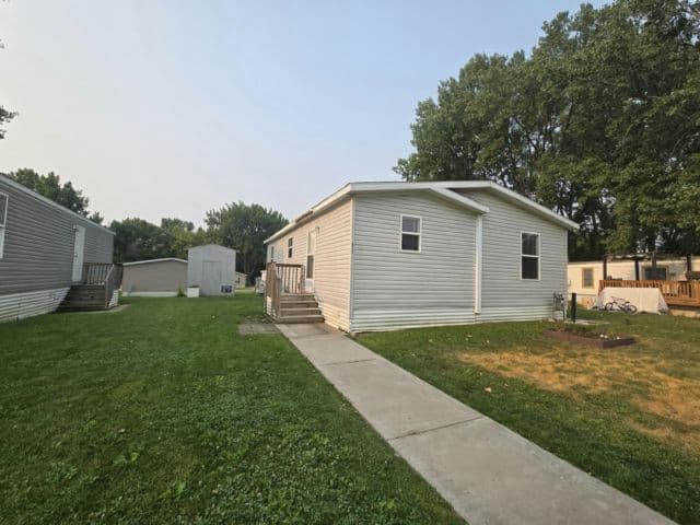 Manufactured home in Lakeville, MN 55044