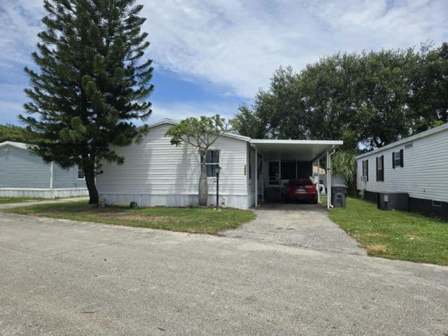 Manufactured home in Boynton Beach, FL 33436