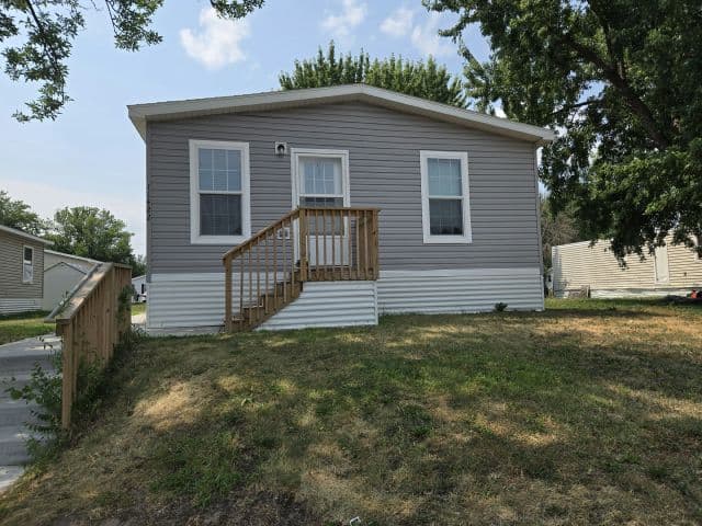 Manufactured home in Blaine, MN 55434