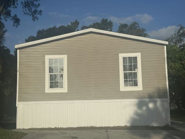 Manufactured home in Gibsonton, FL 33534