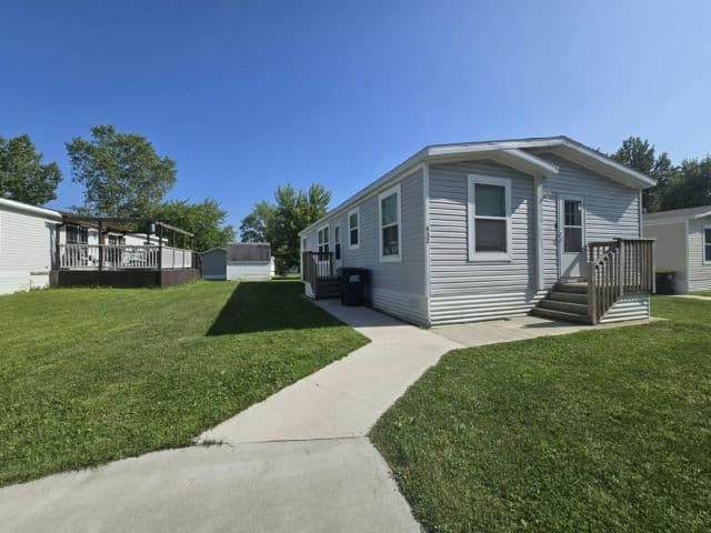 Manufactured home in Lakeville, MN 55044