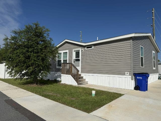 Manufactured home in Orlando, FL 32826