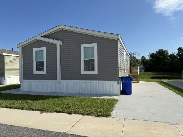 Manufactured home in Orlando, FL 32826