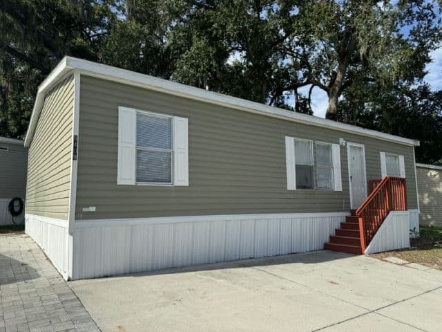 Manufactured home in Tampa, FL 33610