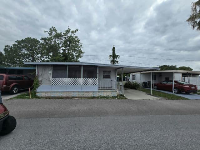 Manufactured home in Largo, FL 33778