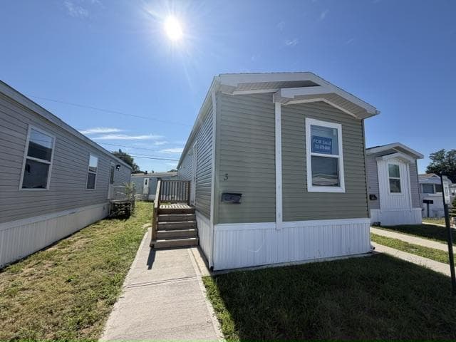 Manufactured home in Hazlet, NJ 07734