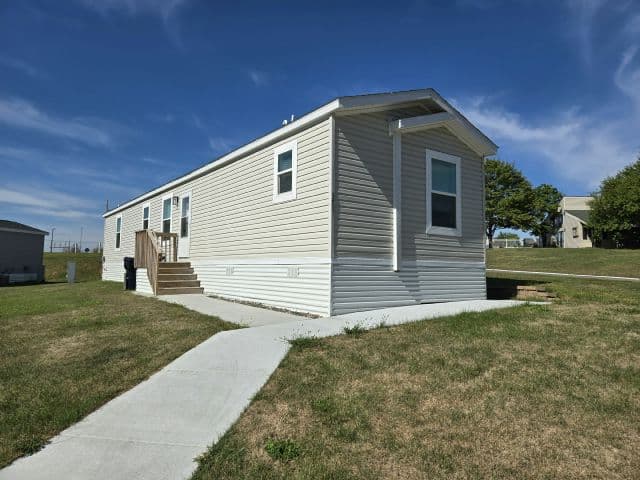 Manufactured home in Lakeville, MN 55044