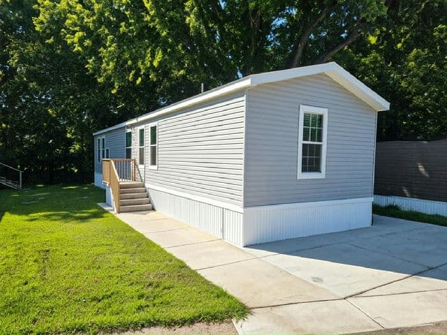 Manufactured home in Mankato, MN 56001