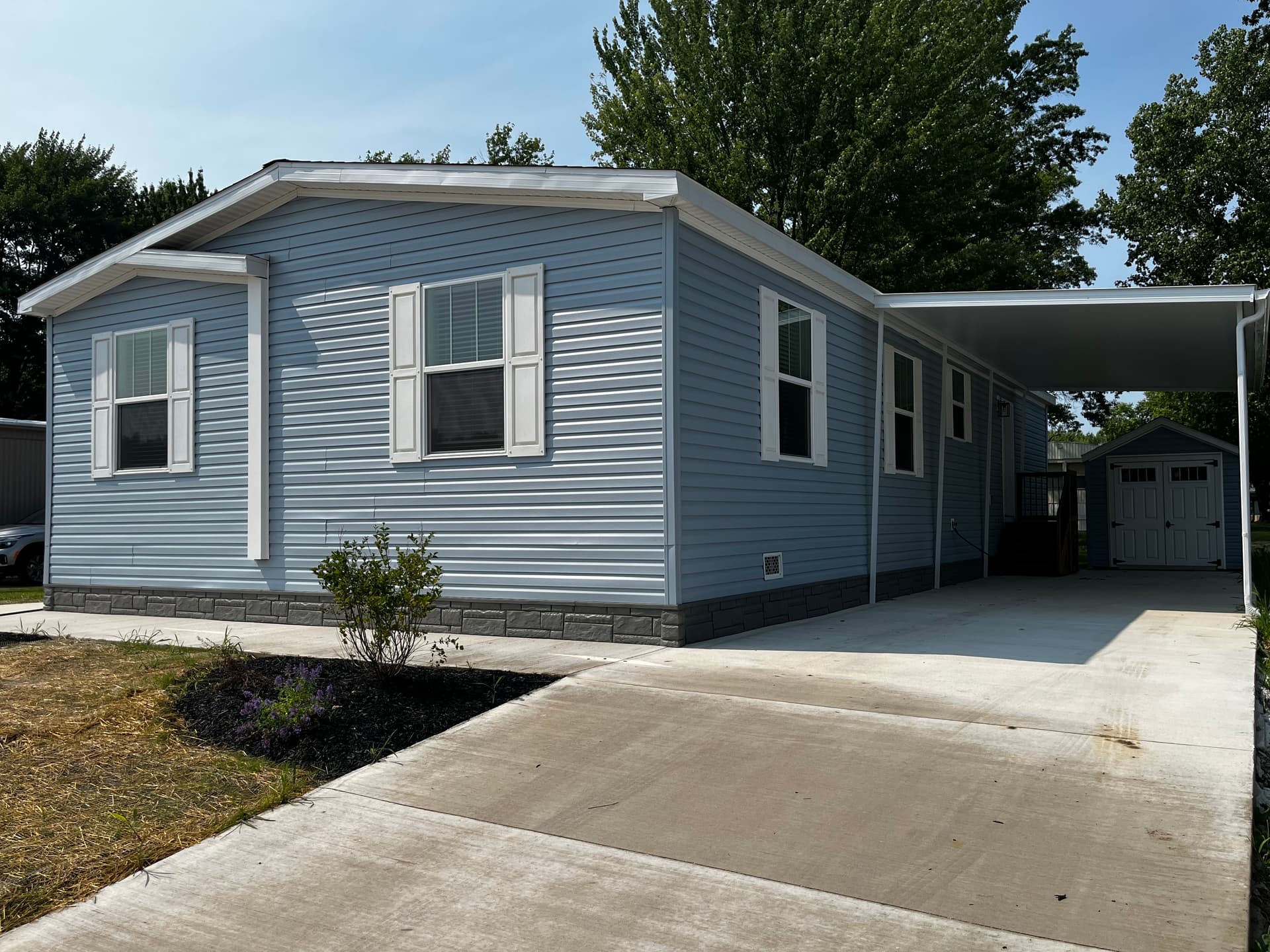 Manufactured home in Olmsted Township, OH 44138