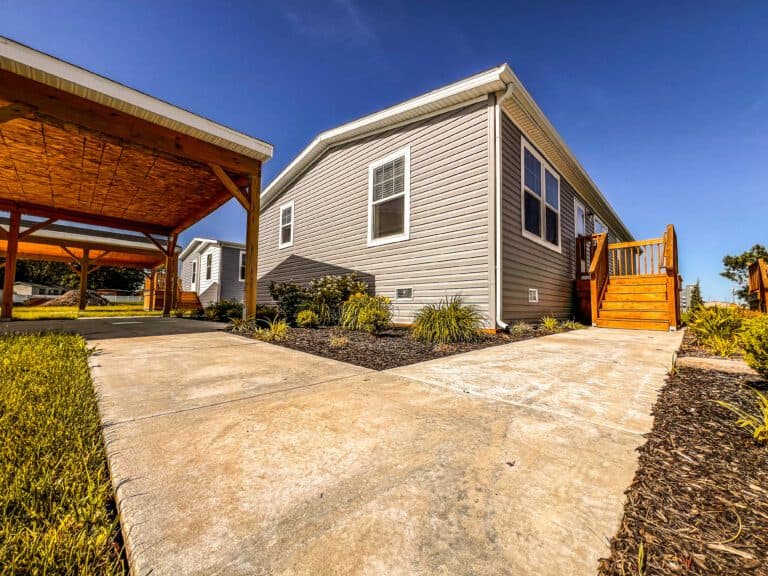 Manufactured home in Gardner, KS 66030