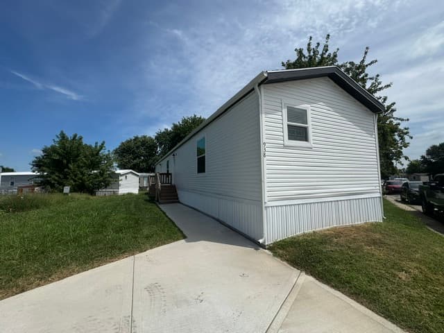 Manufactured home in Gardner, KS 66030