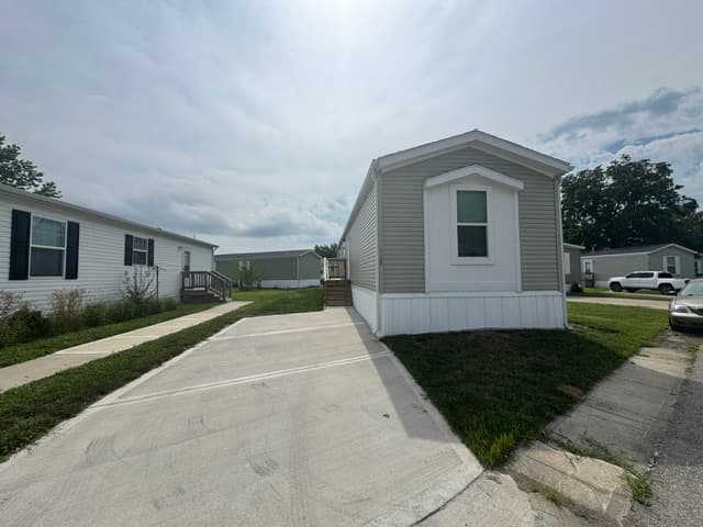 Manufactured home in Gardner, KS 66030