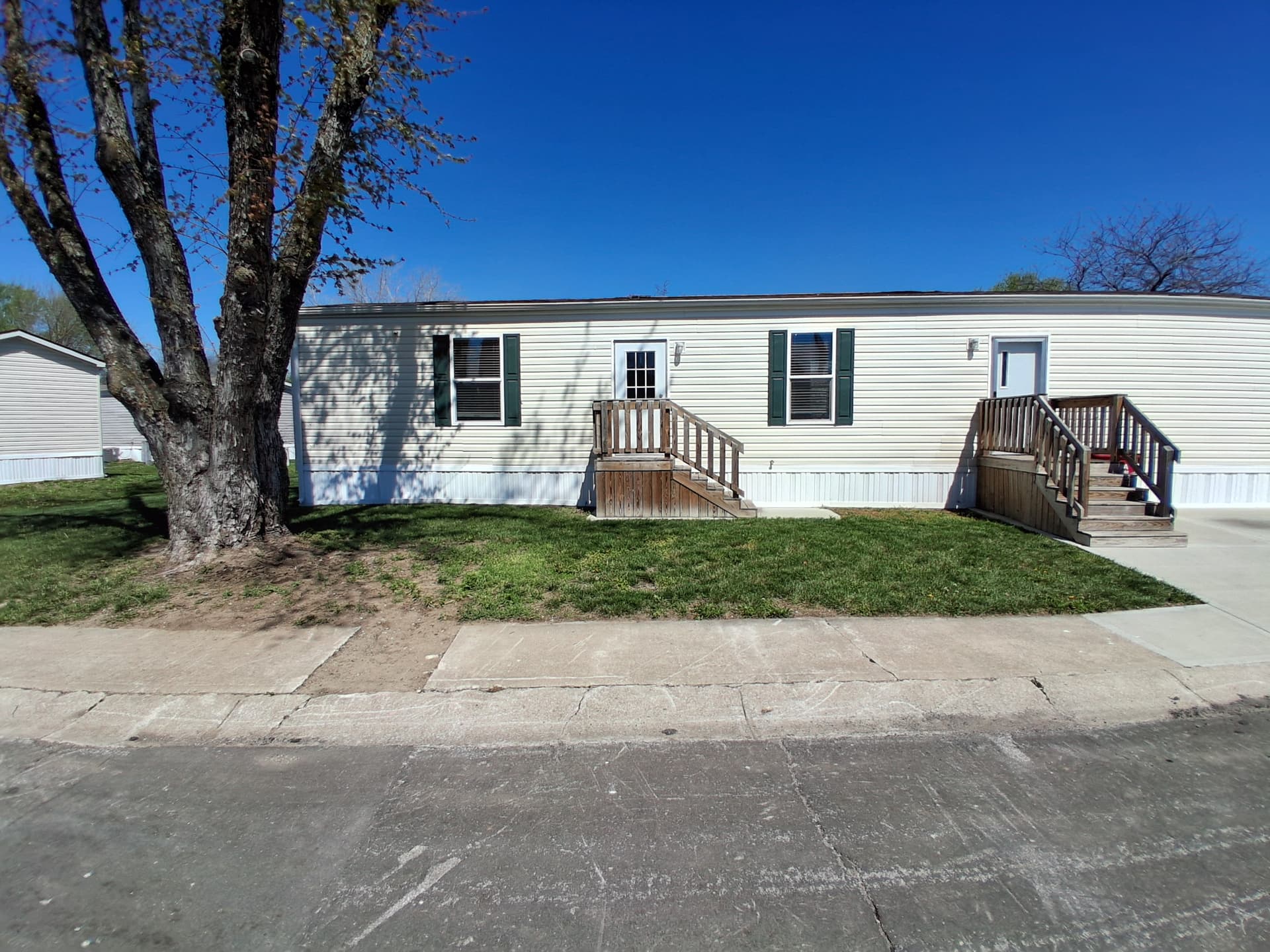 Manufactured home in Independence, MO 64055