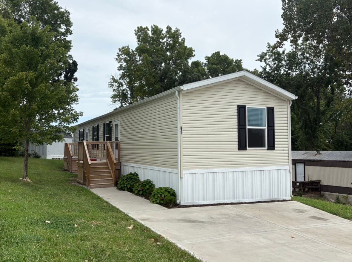Manufactured home in Independence, MO 64055