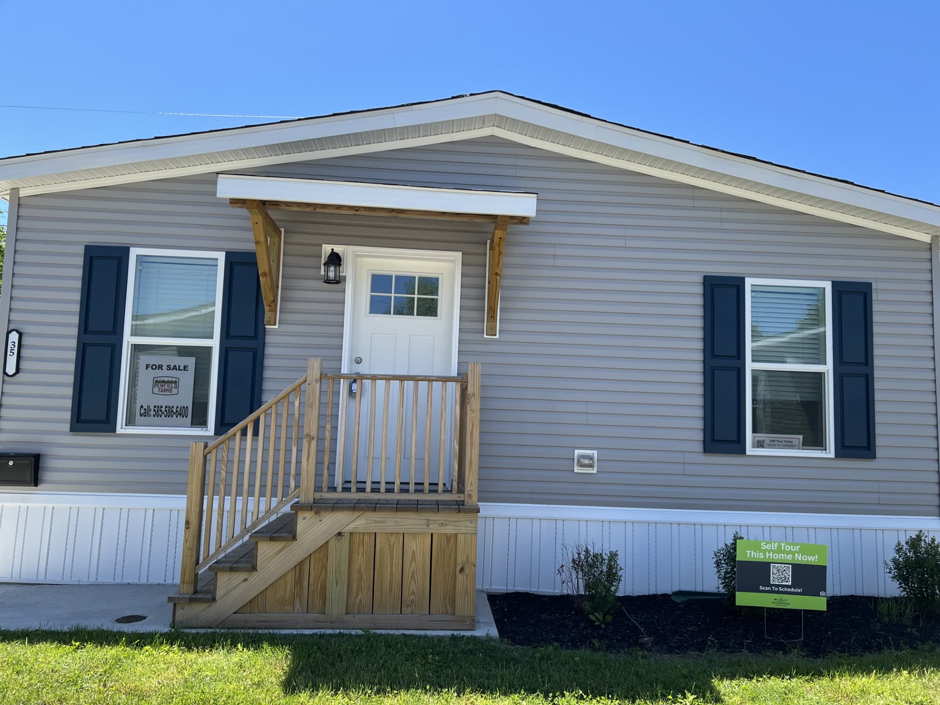 Manufactured home in Rochester, NY 14625