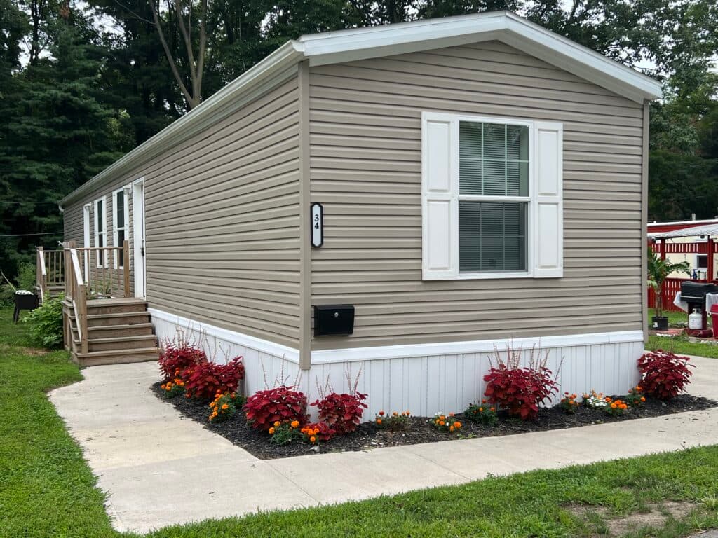 Manufactured home in Rochester, NY 14625