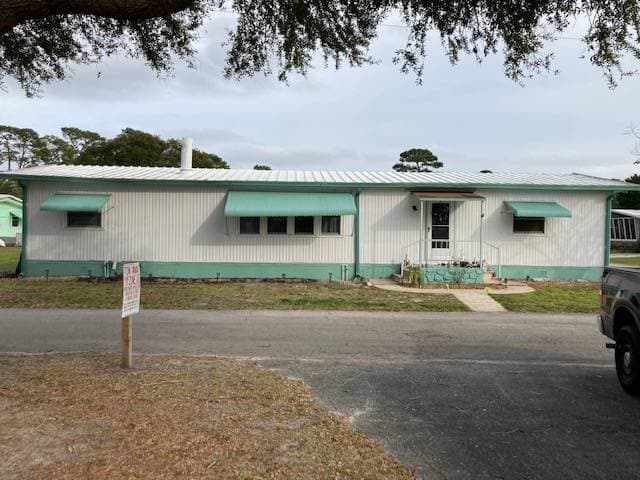 Manufactured home in Deland, FL 32724