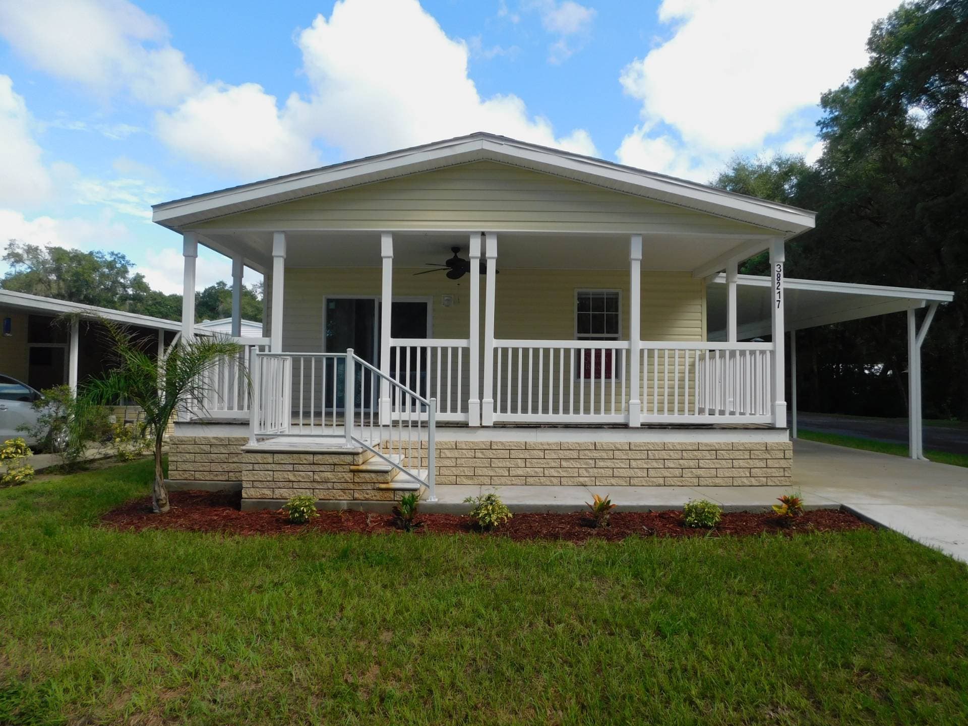 Manufactured home in Zephyrhills, FL 33542