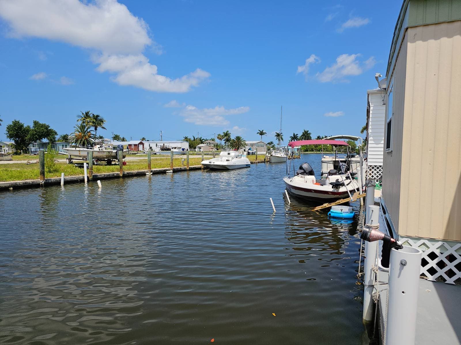 Manufactured home in Matlacha, FL 33993