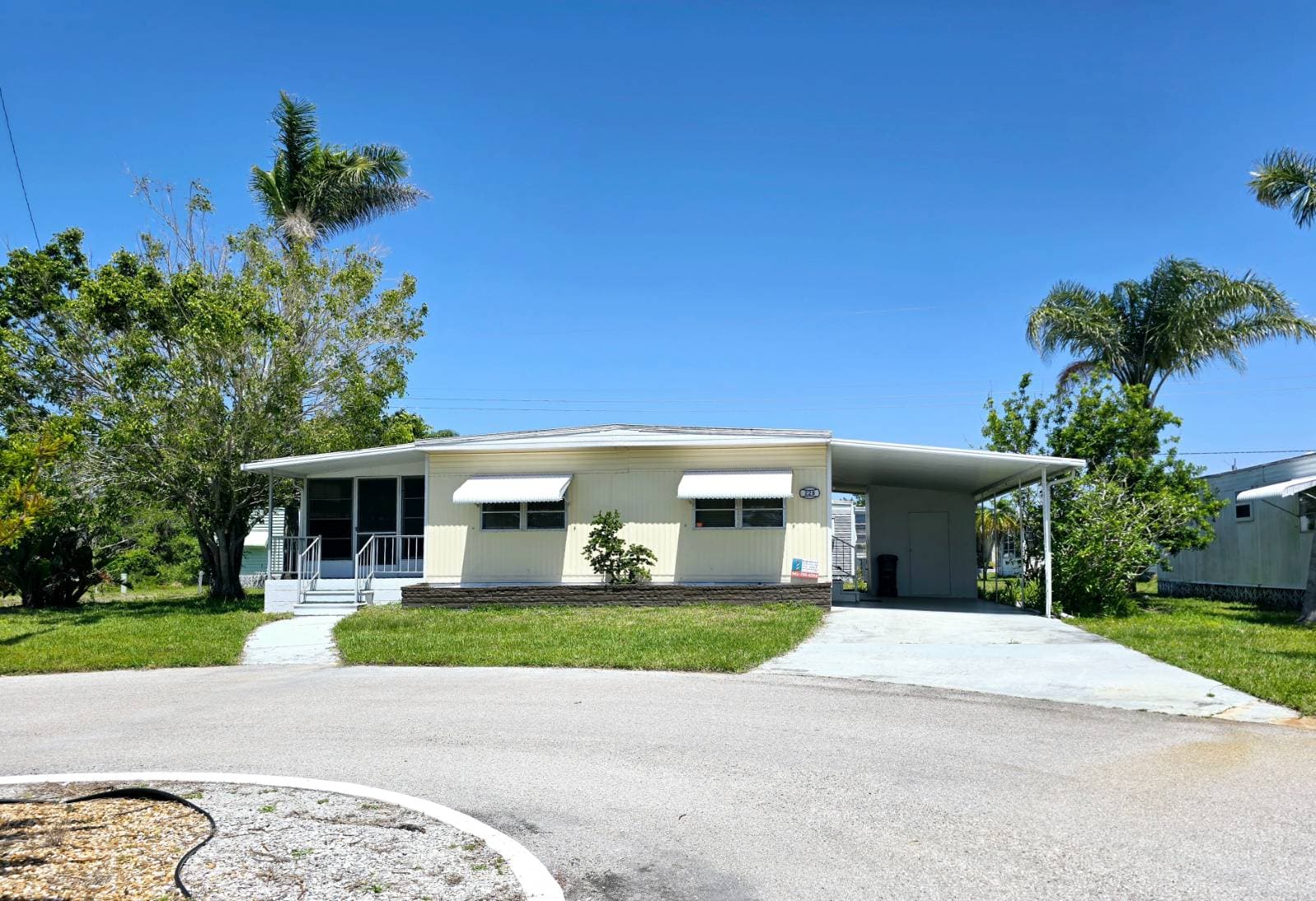 Manufactured home in Nokomis, FL 34275