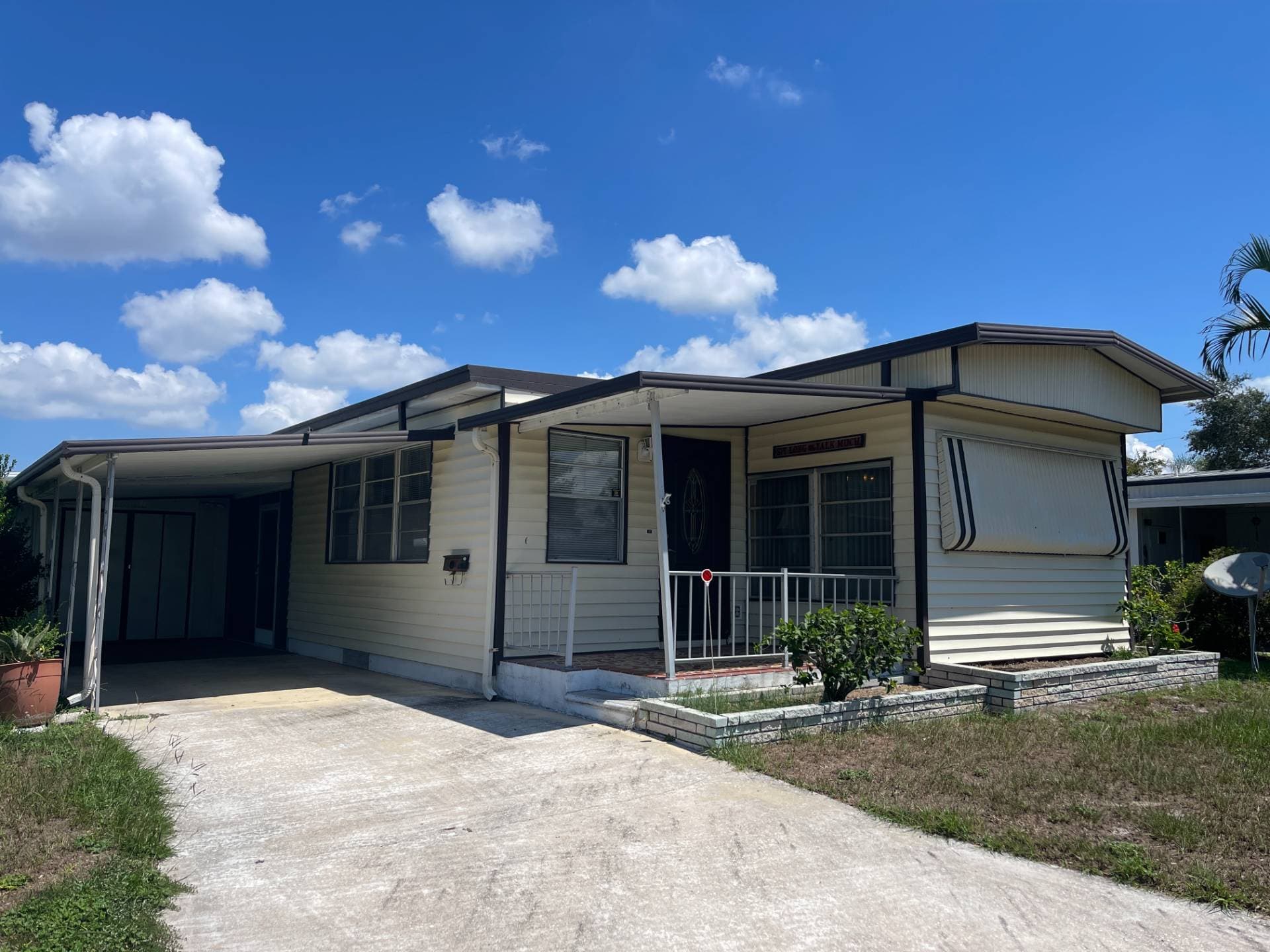 Manufactured home in Bradenton, FL 34207