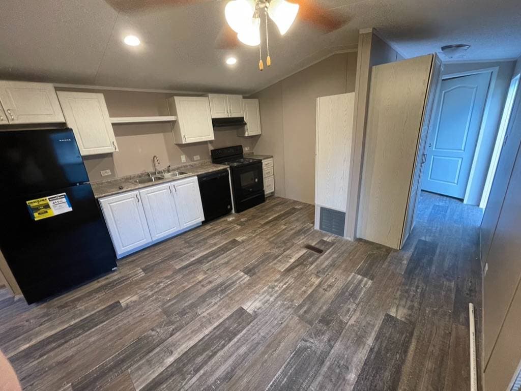 Manufactured home in Ellenwood, GA 30294