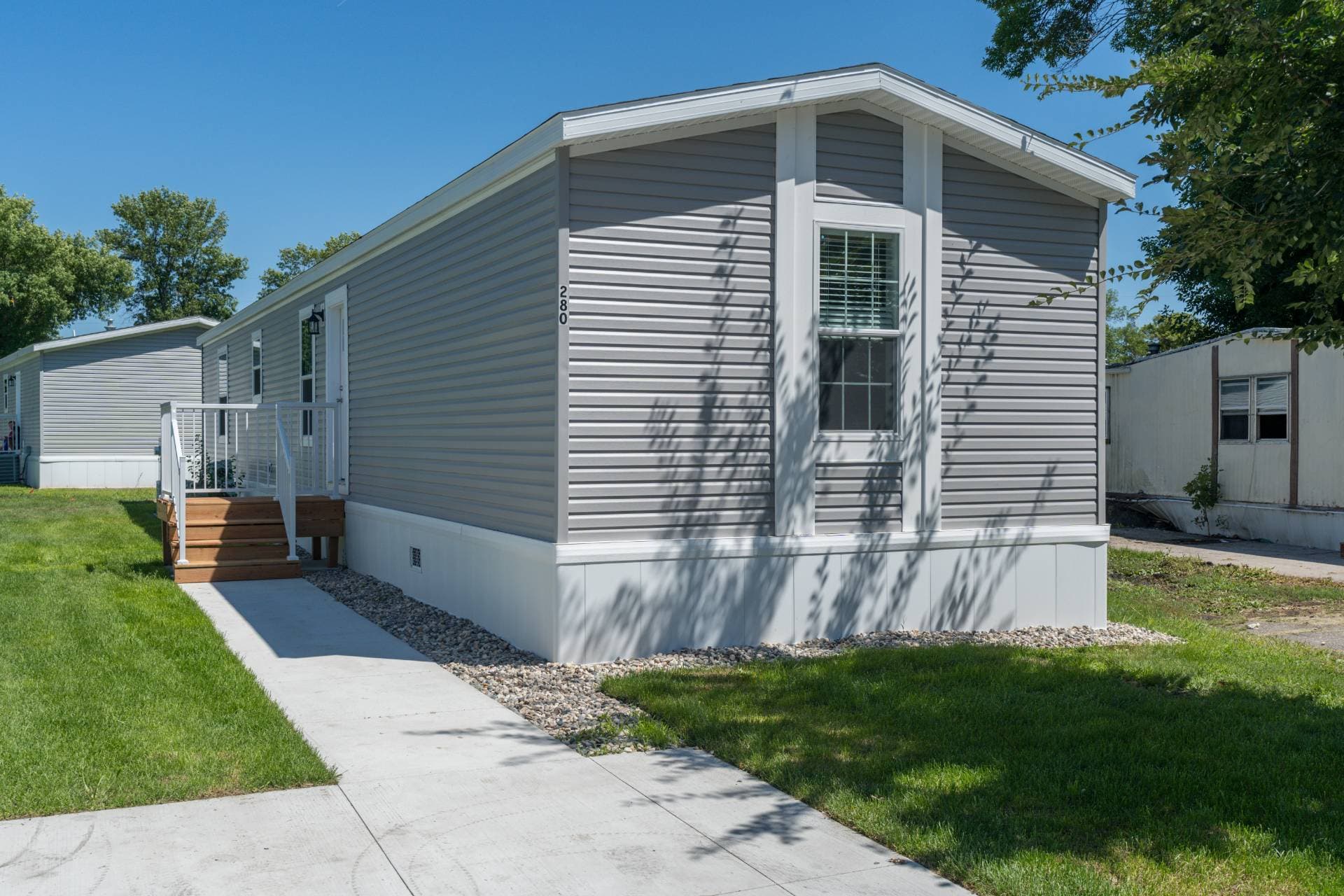Welcome Home to 280 Kingsway Dr