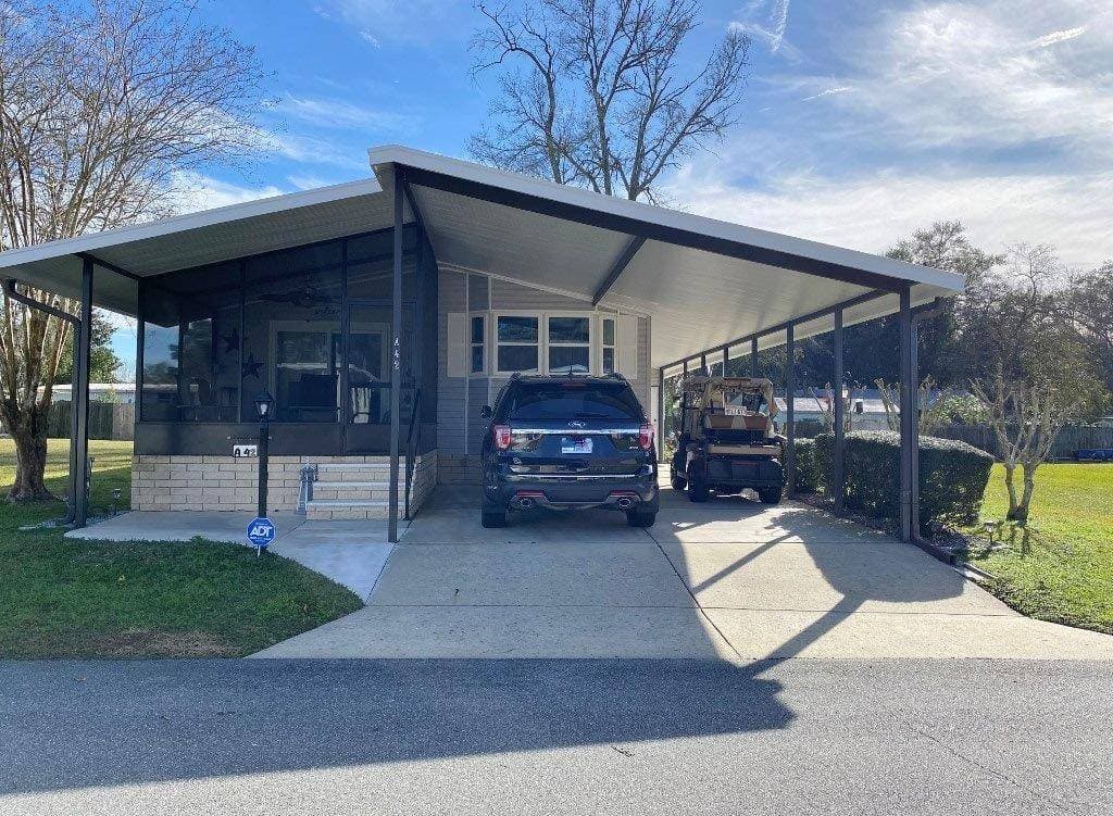 Manufactured home in Ocala, FL 34476