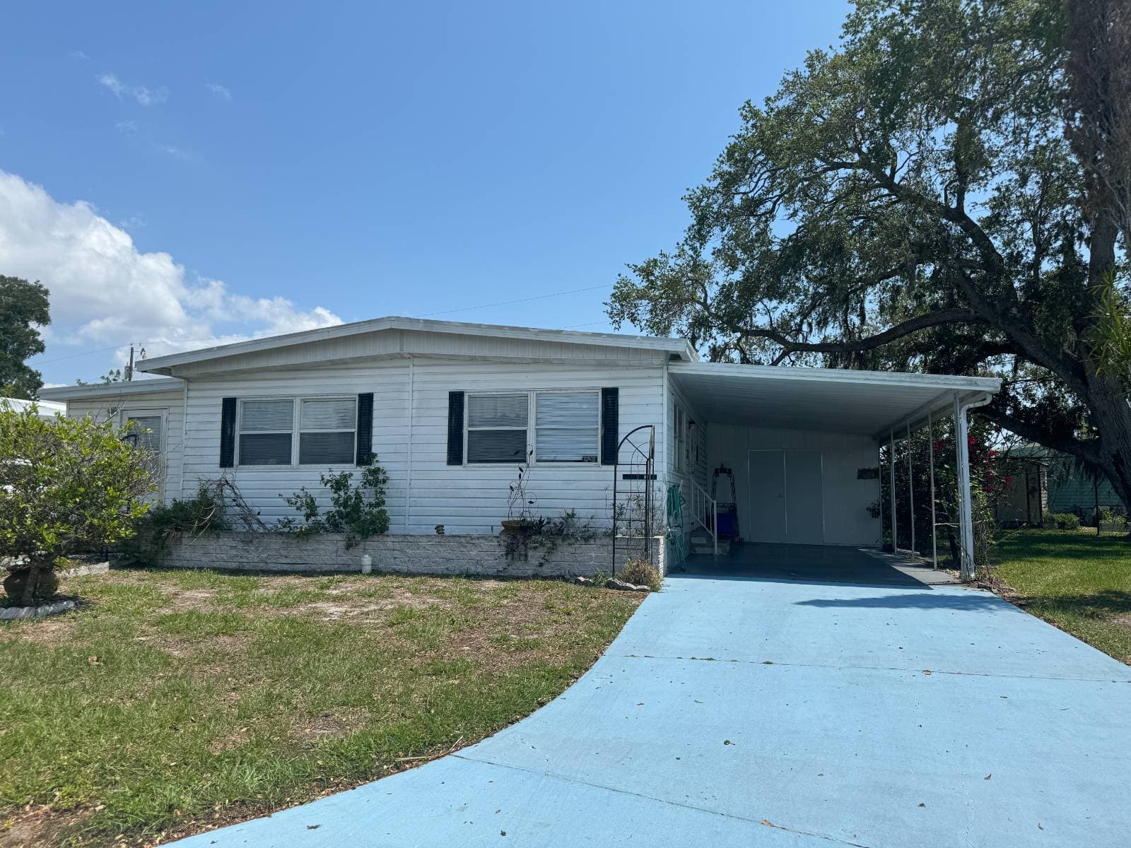 Manufactured home in Bradenton, FL 34203