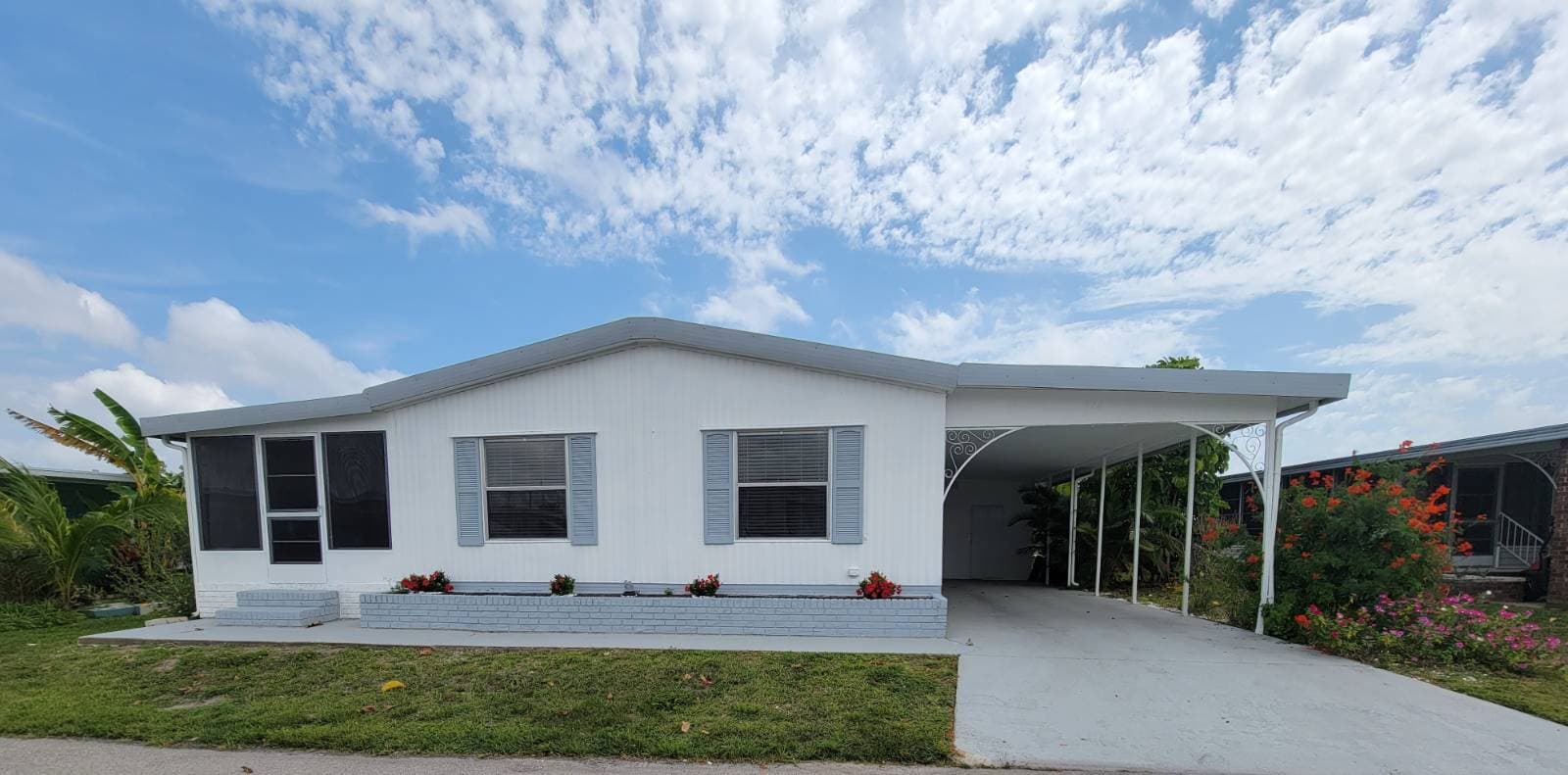 Manufactured home in N Ft, FL 33917