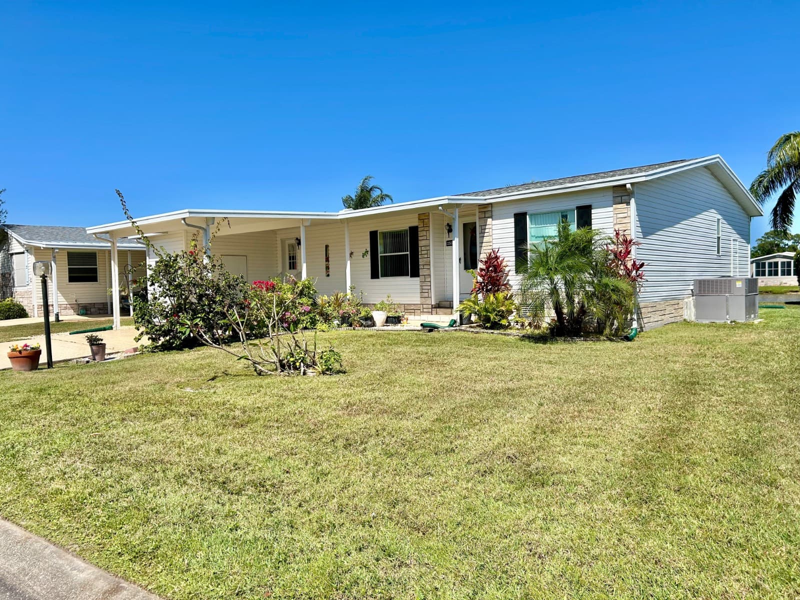 Manufactured home in Melbourne, FL 32904