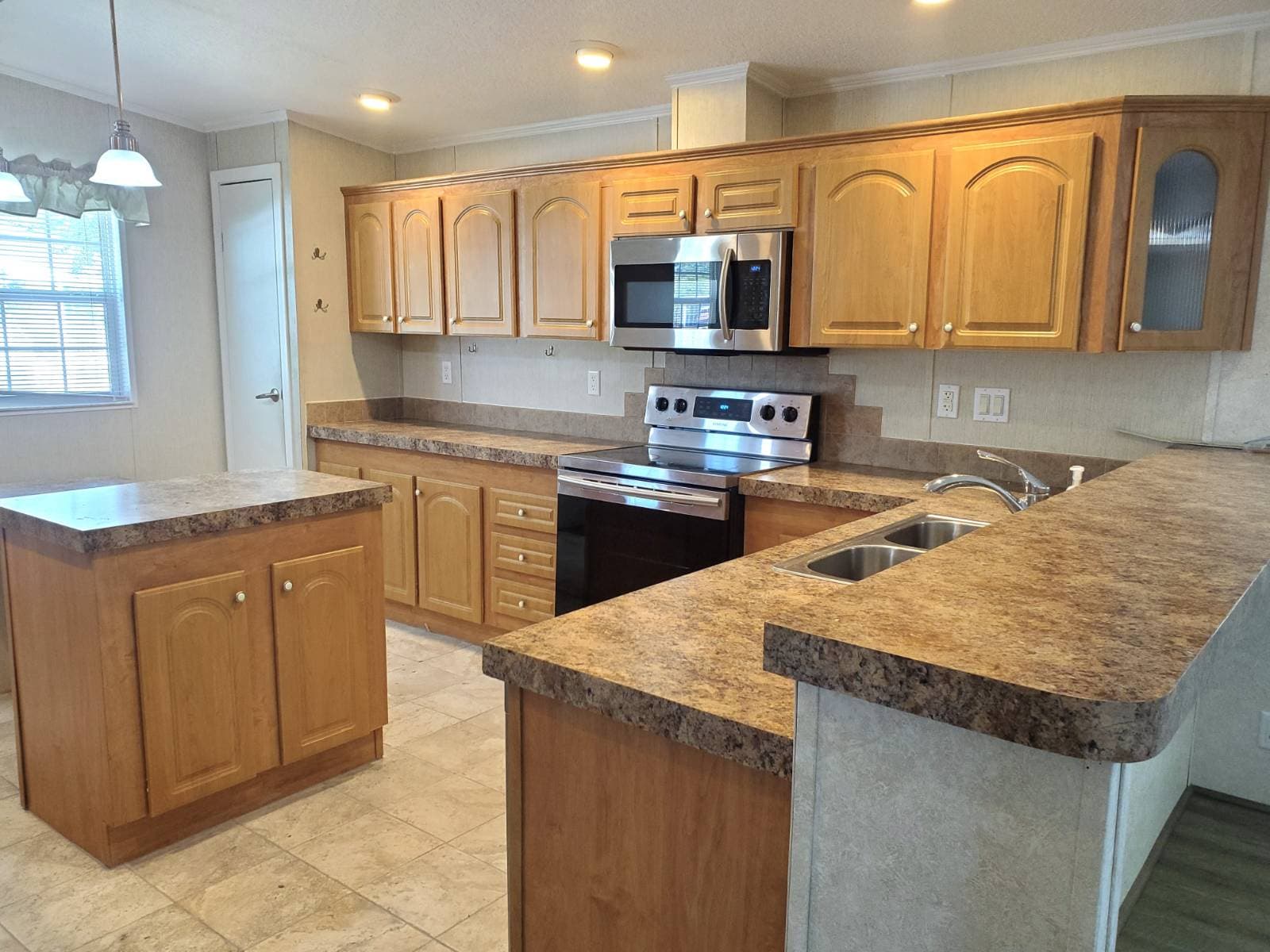 LARGE OPEN KITCHEN