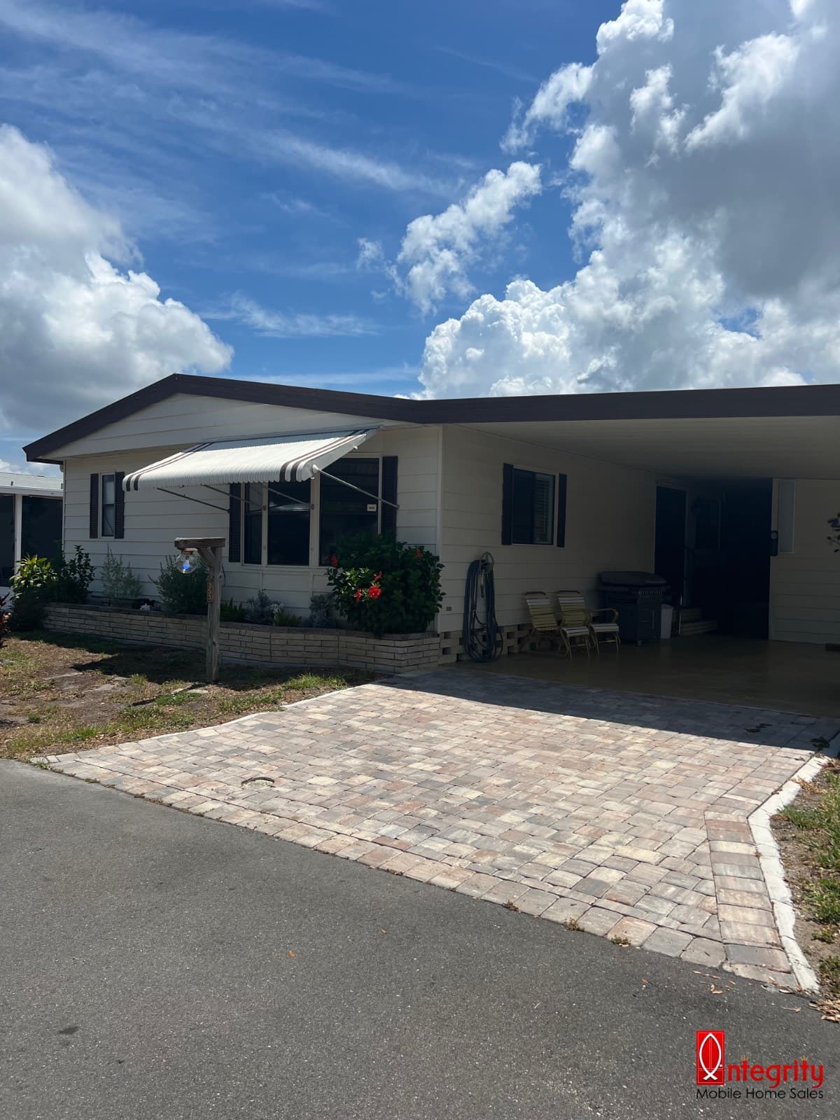 Manufactured home in Palmetto, FL 34221