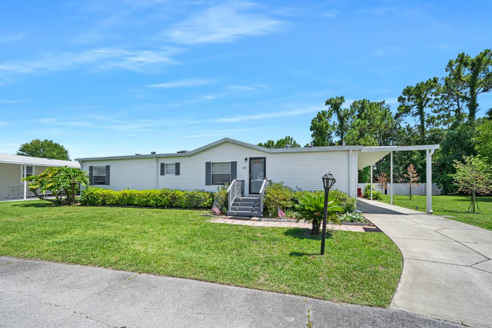 Manufactured home in Ormond Beach, FL 32174