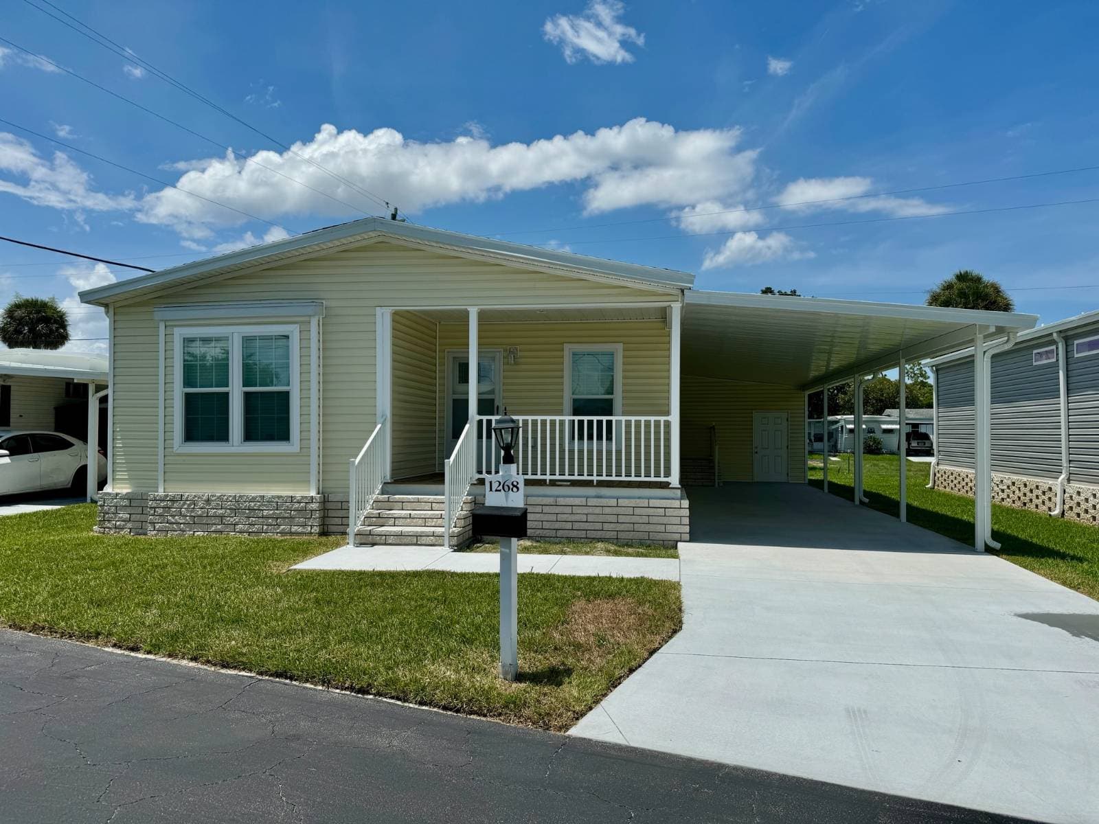 Manufactured home in Daytona Beach, FL 32119