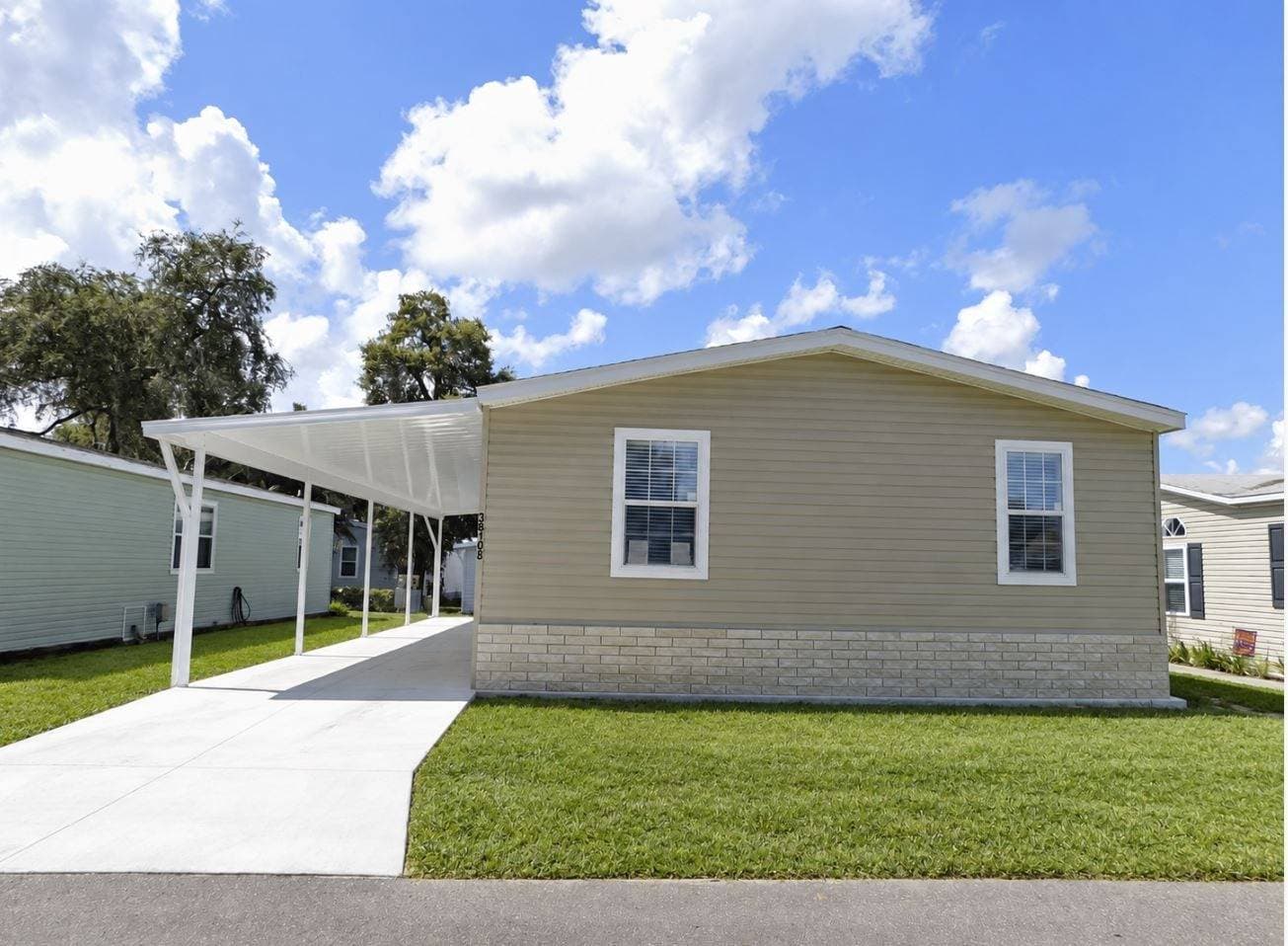 Manufactured home in Zephyrhills, FL 33542