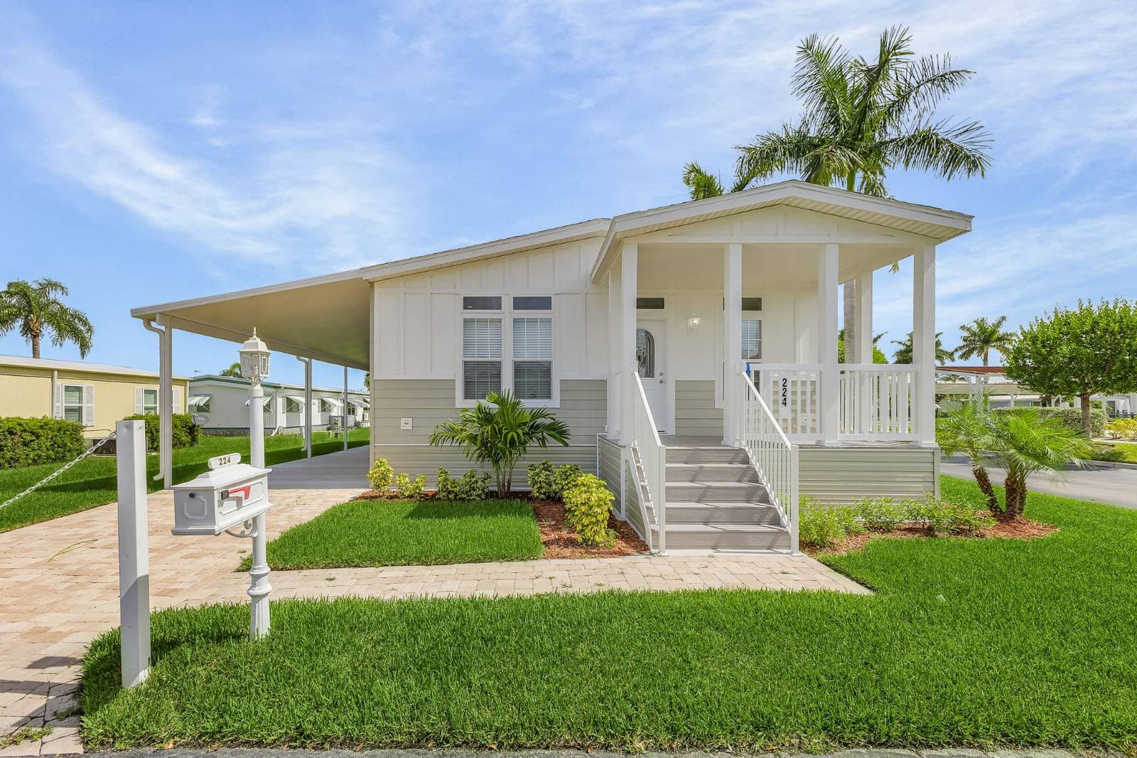 Manufactured home in Naples, FL 34112