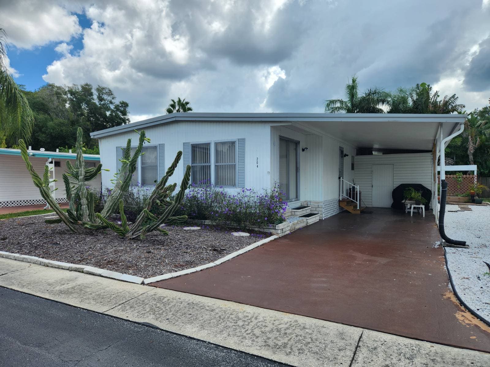 Manufactured home in Tarpon Springs, FL 34689